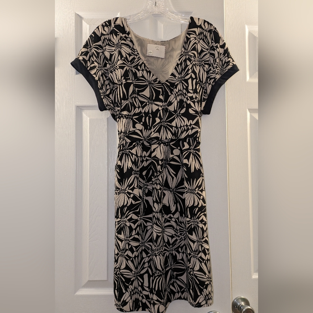 Anthropologie Cream and Black Dress with Pockets Size Medium
